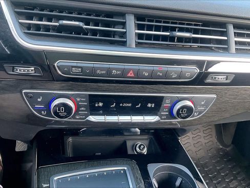 Used 2019 Audi Q7 3.0T Prestige AWD/4WD image 32