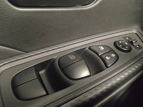 Used 2025 Nissan Versa S FWD image 27