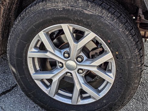 Used 2022 Jeep Grand Cherokee Limited image 7