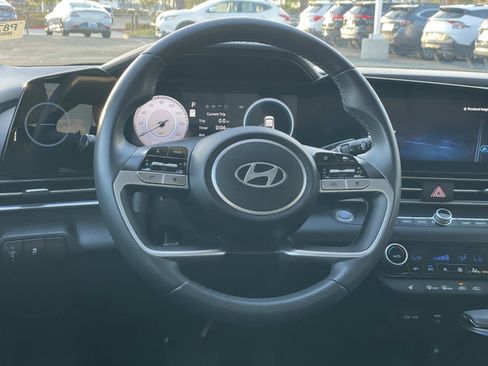 Certified 2025 Hyundai Elantra SEL image 7