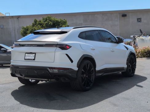 Used 2022 Lamborghini Urus image 5