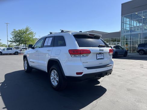 Used 2017 Jeep Grand Cherokee Laredo w/ Quick Order Package 23E AWD/4WD image 3