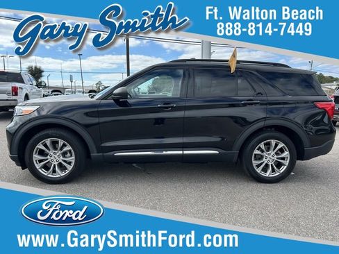 Certified 2022 Ford Explorer XLT w/ Equipment Group 202A image 1