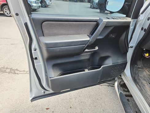 Used 2010 Nissan Titan SE w/ SE Value Truck Pkg image 16