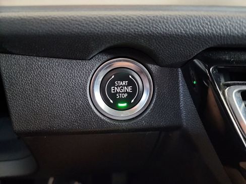 Used 2025 Chevrolet Traverse LT FWD image 22