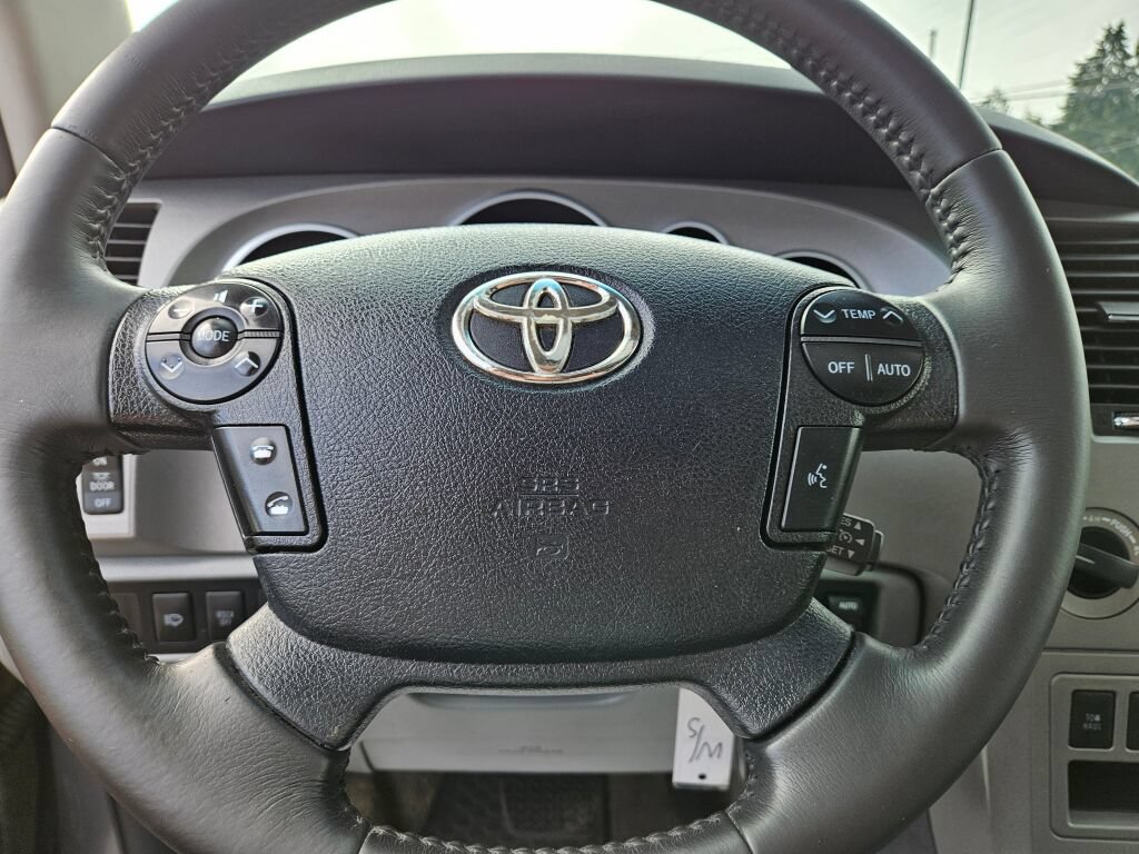 Used 2011 Toyota Sequoia Limited AWD/4WD image 23