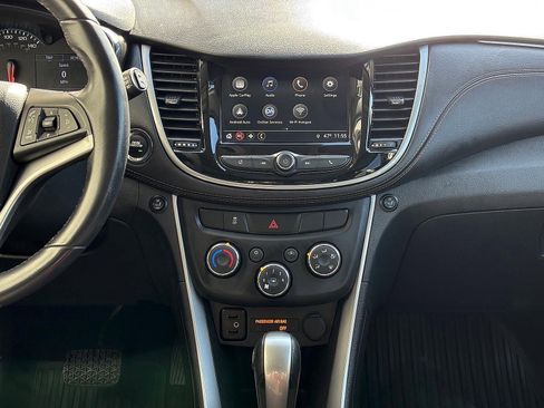Used 2018 Chevrolet Trax LT w/ LT Convenience Package FWD image 20