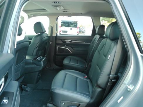 Used 2025 Kia Telluride S AWD/4WD image 18