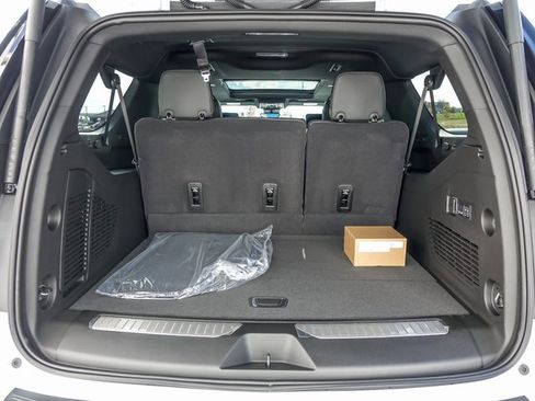 New 2026 Chevrolet Suburban Premier image 8