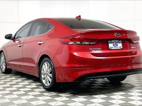 Used 2017 Hyundai Elantra Limited image 10