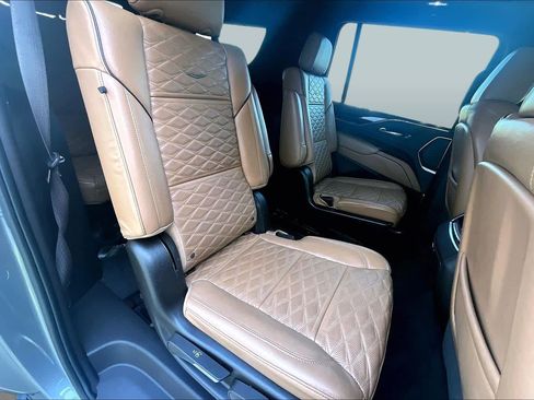 Used 2021 Cadillac Escalade ESV Premium Luxury RWD image 18