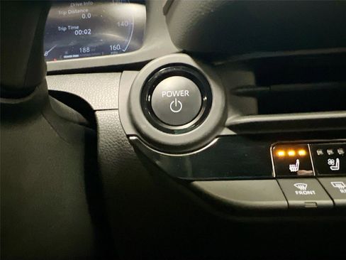 Used 2025 Toyota Crown Signia image 17