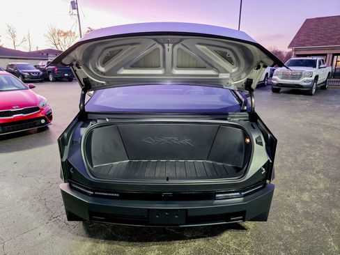 Used 2025 Tesla Cybertruck AWD Crew Cab image 42