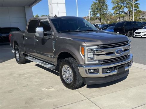Used 2019 Ford F350 Lariat w/ Chrome Package image 4