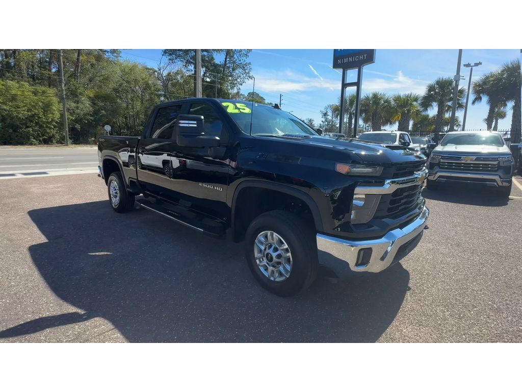 Used 2025 Chevrolet Silverado 2500 LT w/ Convenience Package AWD/4WD image 4