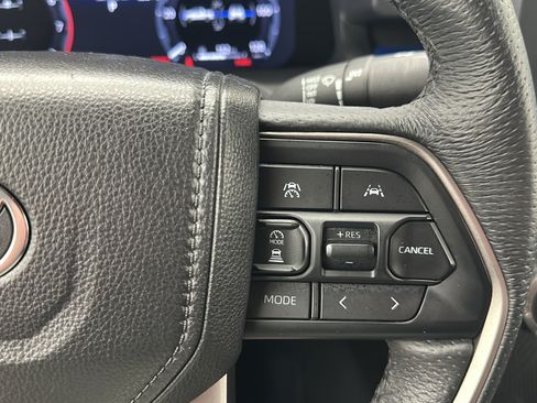 Used 2025 Toyota Tacoma TRD Off-Road AWD/4WD image 19
