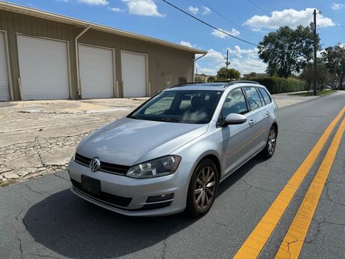 Used 2015 Volkswagen Golf S image 2