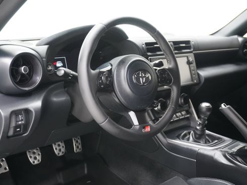 Used 2023 Toyota GR86 Premium RWD image 10