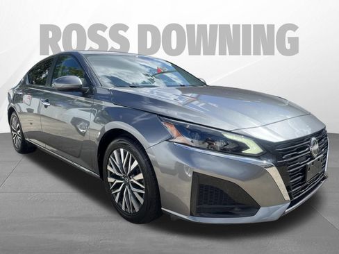 Used 2023 Nissan Altima 2.5 SV FWD image 3