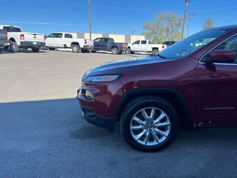 Used 2016 Jeep Cherokee Limited w/ Luxury Group AWD/4WD image 7