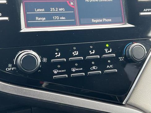 Certified 2018 Toyota Camry LE image 20