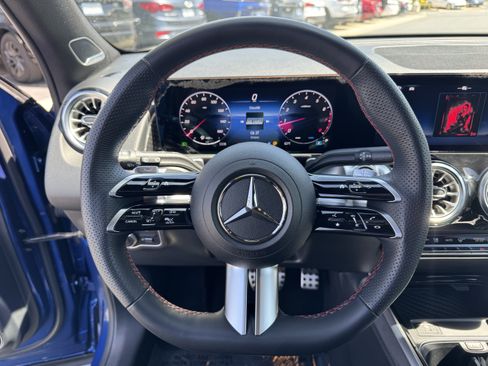 Used 2024 Mercedes-Benz GLB 250 image 19