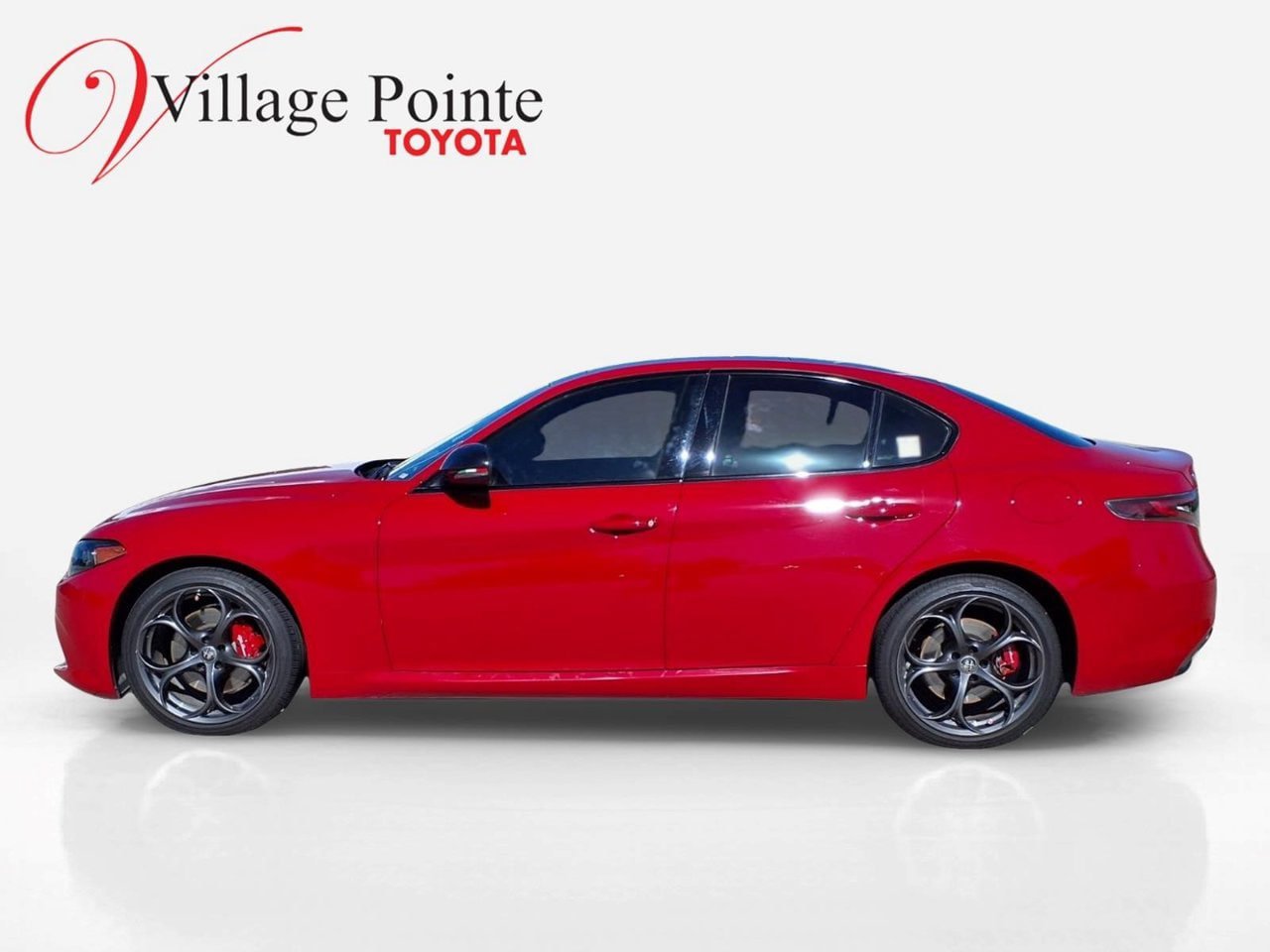 Used 2025 Alfa Romeo Giulia AWD w/ Driving Assist Package image 2