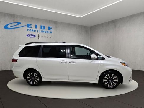 Used 2019 Toyota Sienna Limited image 5