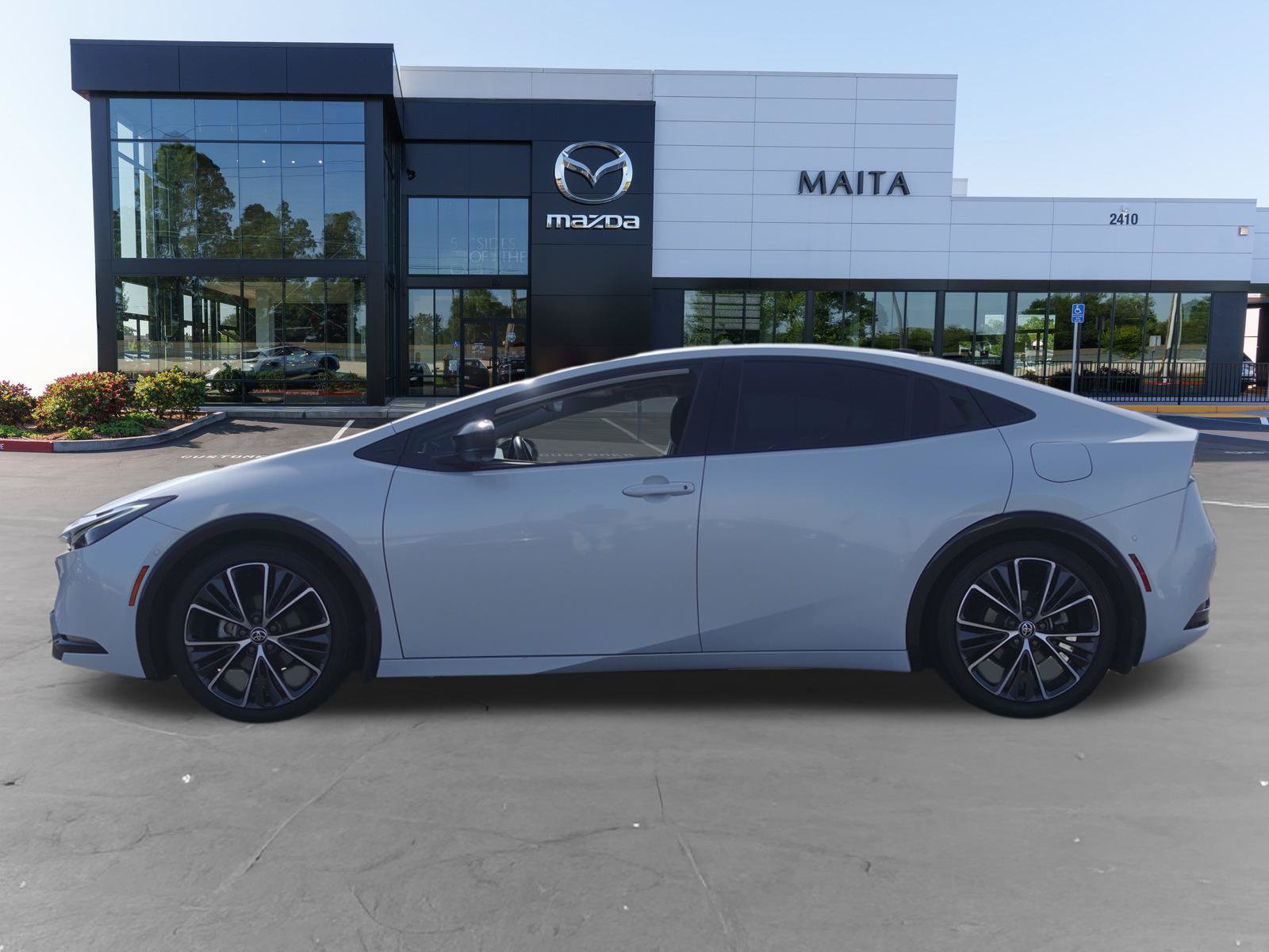 Used 2023 Toyota Prius Limited w/ Limited Premium Package FWD image 6