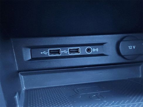 Certified 2020 Volkswagen Tiguan SE w/ Panoramic Sunroof Package image 17