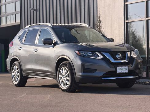 Used 2018 Nissan Rogue SV w/ Sun & Sound Touring Package image 4