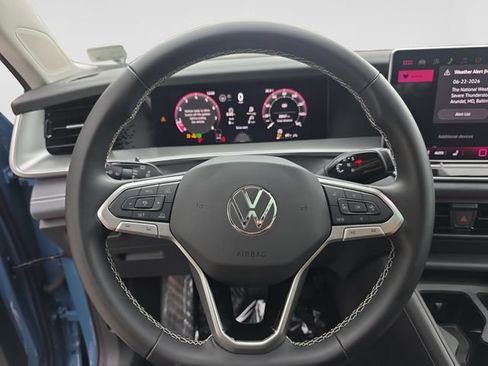 Used 2026 Volkswagen Tiguan SE w/ Panoramic Sunroof Package AWD/4WD image 13