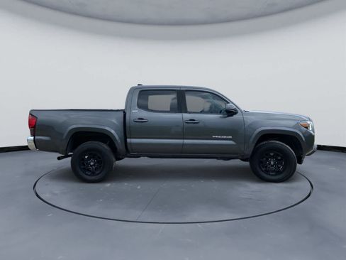 Used 2019 Toyota Tacoma SR5 RWD image 9