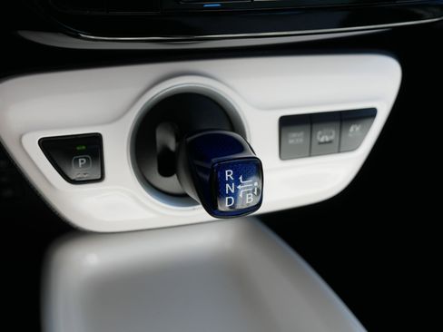 Used 2017 Toyota Prius Prime Plus w/ Carpet Mat Package FWD image 24
