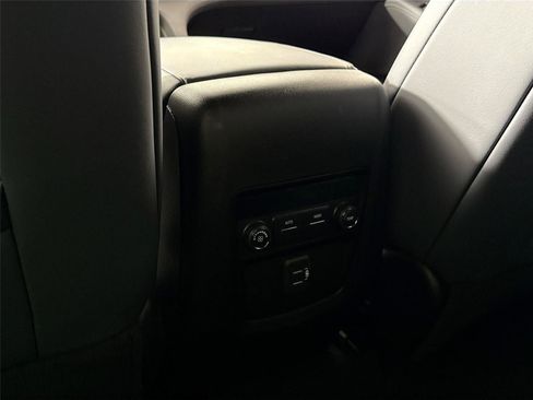 Used 2024 Buick Enclave Essence FWD image 34