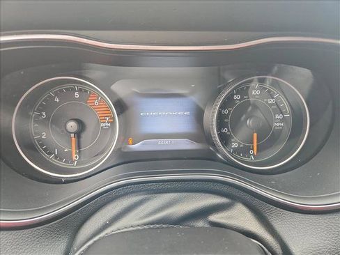 Used 2019 Jeep Cherokee Trailhawk AWD/4WD image 7