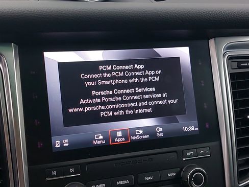 Certified 2018 Porsche Macan image 24