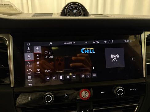 Certified 2026 Porsche Macan Turbo AWD/4WD image 20