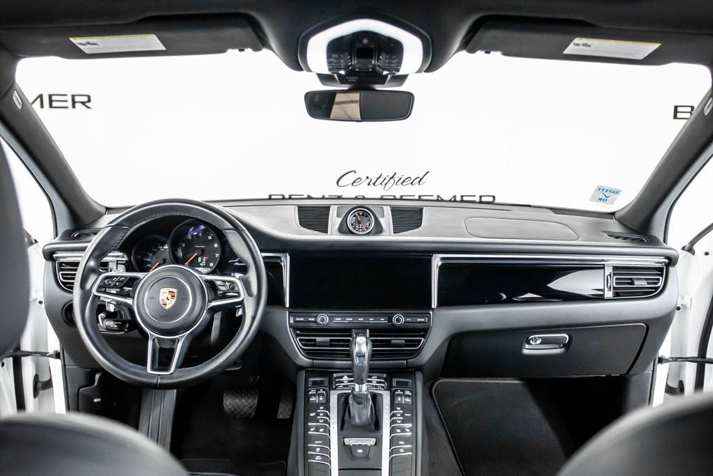 Used 2020 Porsche Macan AWD/4WD image 29