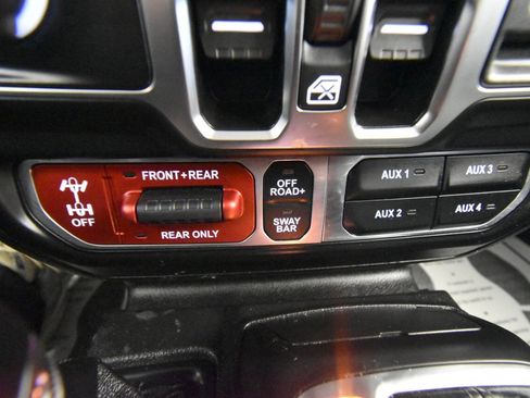 Used 2025 Jeep Wrangler Unlimited Rubicon 4xe AWD/4WD image 36