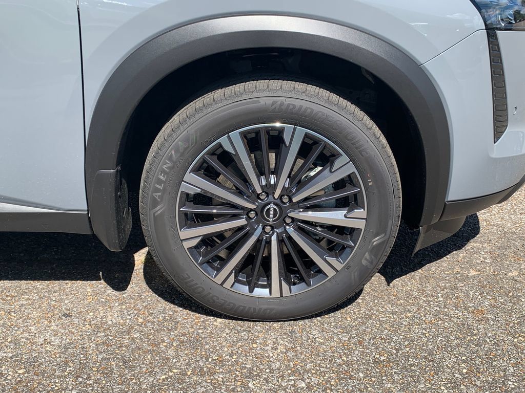 New 2026 Nissan Pathfinder Platinum FWD image 3
