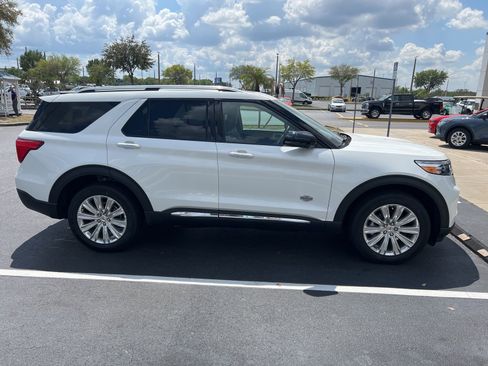 Used 2023 Ford Explorer King Ranch w/ Technology Package image 3