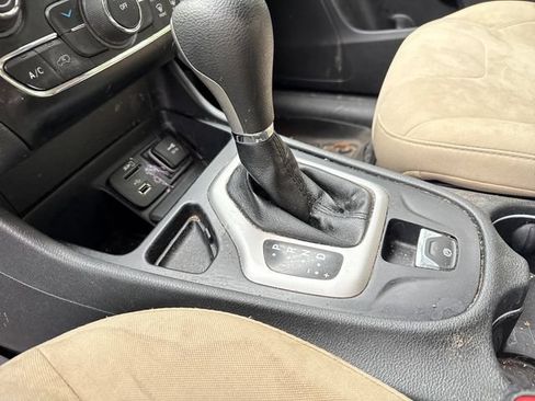 Used 2015 Jeep Cherokee Latitude FWD image 19