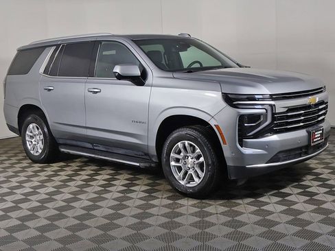 Used 2025 Chevrolet Tahoe LT AWD/4WD image 2
