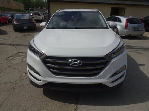 Used 2016 Hyundai Tucson SE w/ Option Group 02 AWD/4WD image 2