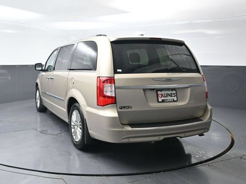 Used 2015 Chrysler Town & Country Limited Platinum w/ Trailer Tow Group FWD image 8