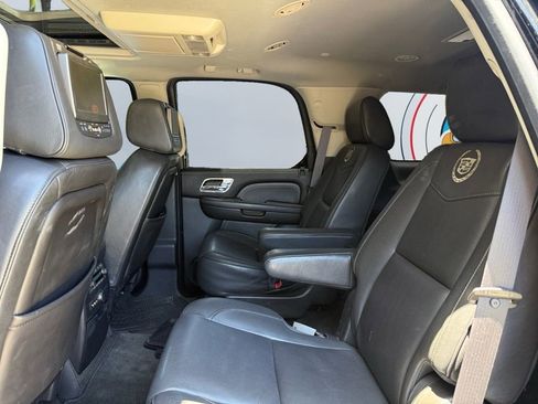 Used 2014 Cadillac Escalade Platinum RWD image 23