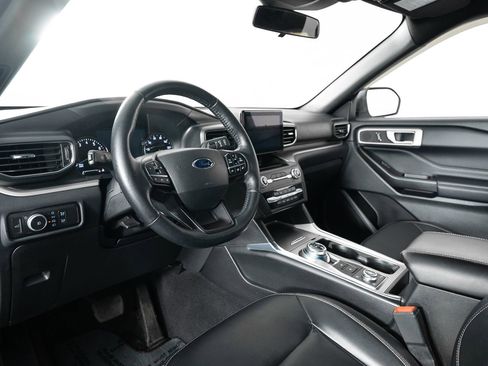 Used 2020 Ford Explorer XLT w/ Equipment Group 202A image 12