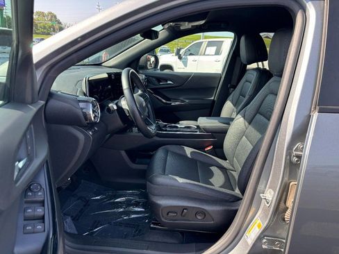 Used 2025 Chevrolet Equinox LT w/ Convenience Package II FWD image 9