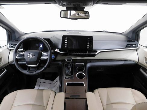 Used 2021 Toyota Sienna XLE image 37